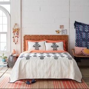 Opalhouse queen quilt set